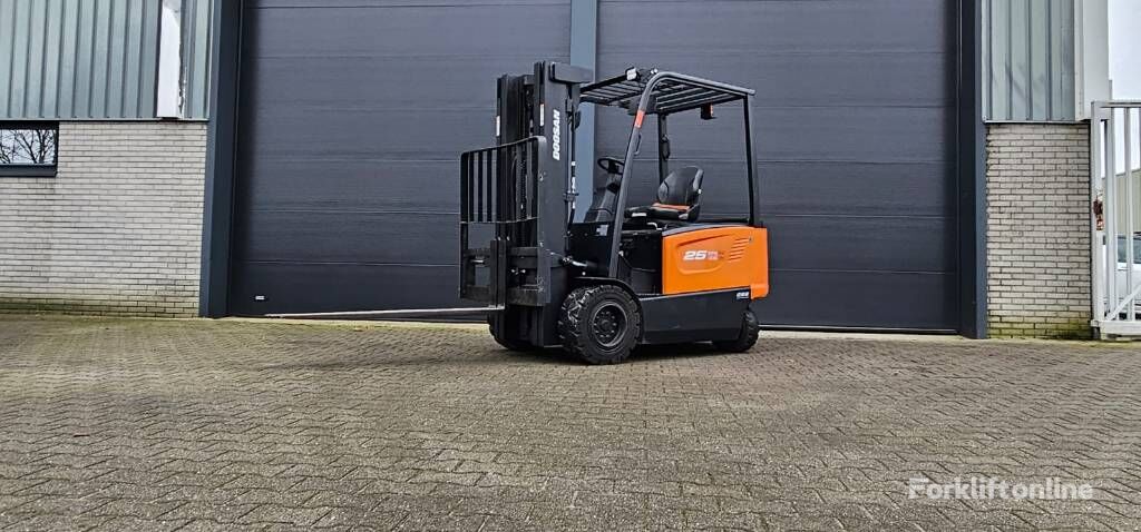 Doosan B 25 X-7 electric forklift