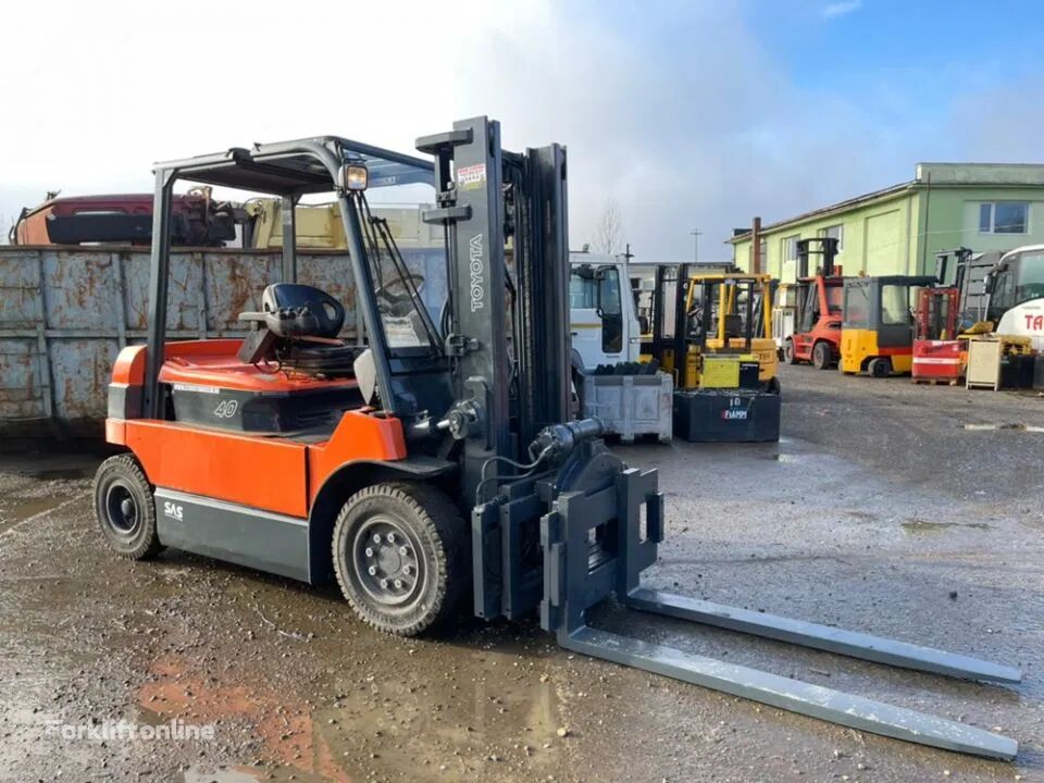 Toyota 7FBMF40 electric forklift