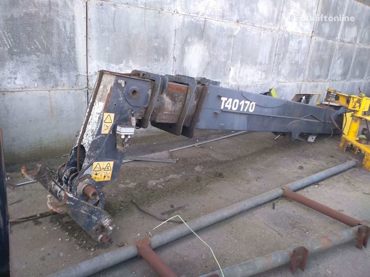 Bobcat T40170 forklift boom